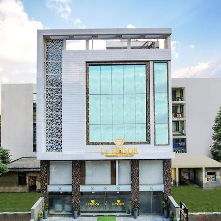 Le Tresor Hotel New Delhi Exterior photo
