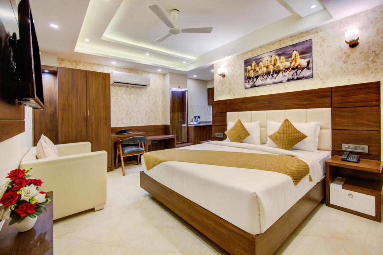 Le Tresor Hotel New Delhi Exterior photo