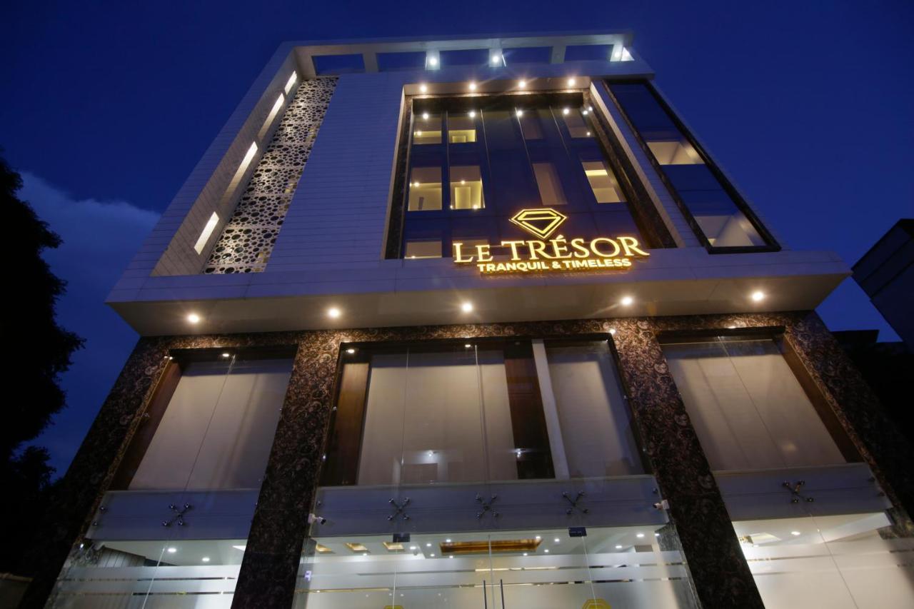 Le Tresor Hotel New Delhi Exterior photo